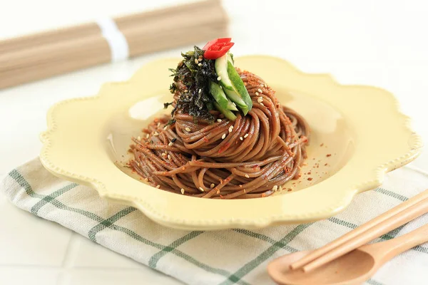 Korean Buckwheat Noodles Memil Makguksu Cream Ceramic Plate Dalam Bahasa — Stok Foto