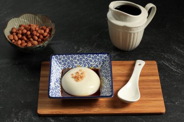 Jimami Dofu Pudingi, Okinawa Geleneksel Fıstık Tofu Dilimleri Yeşil Soğanlı