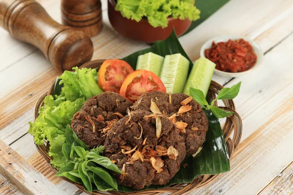 Гепук Дагинг Эмпал Индонезийская Жареная Говядина Традиционная Индонезийская Еда Явы — стоковое фото