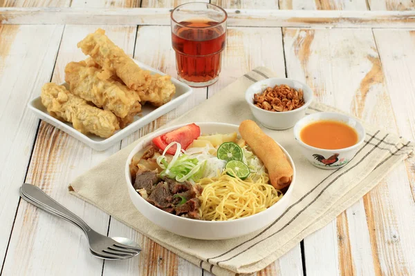 Soto Mie Bogor Beef Noodle Soup Disajikan Dengan Moodle Vermicelli — Stok Foto