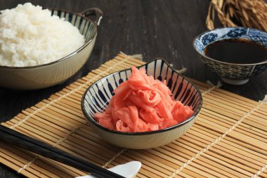 Suşi Gari Zencefilli Suşi Mavi Japon Kasesine Turşulu