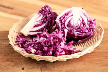 Dilimlenmiş Mor Lahana Örgü Rattan Tabağı 