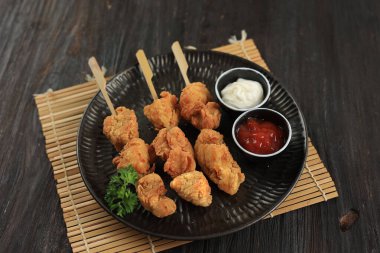 Tatsuta Çağı, Japon usulü Tavuk Karaage Bambbo Çubuklu, Mayonez ve Domates soslu 