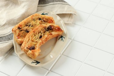 Muzlu, çıtır çıtır muzlu, muzlu, sütlü, yumurtalı, peynirli ve çikolatalı hamur işi hamur işi.