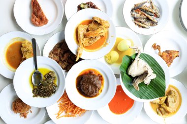 Üst Manzara Nasi Padang, Masadaki Minang Yan Tabağı  