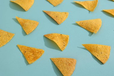 Nane arkaplanda ev yapımı mısır cipsi Nachos