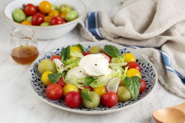 Bocconcini Mozarela Salatası ile renkli domates salatası, Ballı Caprese Salatası  