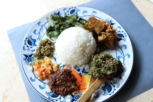 stock image Nasi Padang Rendang with Sambal Cabe Ijo