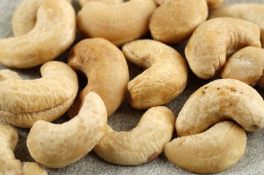 Masanın üzerinde çiğ kaju, Yakın plan 