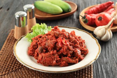 Sambal Goreng Daging Sapi Cirebon, Endonezya Cirebon 'dan Baharatlı Biber Soslu Biftek Popüler Tabağı 