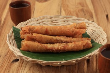 Pisang Aroma ya da Banana Spring Roll, Gorengan Endonezya 'nın en sevdiği sokak yemeği 