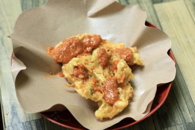 Bala-Bala Bumbu kacang, Sebzeli Börek Fıstık Sosu 