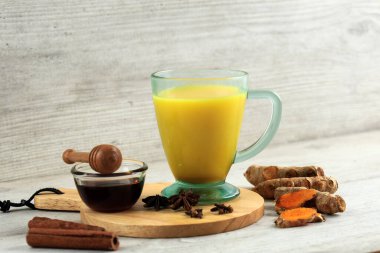 Jamu Kunyit Asam, Limonlu ve zerdeçal 'tan sağlıklı içecek. Popüler Endonezya Geleneksel İçeceği. Bağışıklık Artırma, Detox, Diyet.