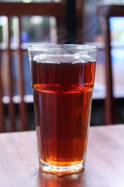 Sıcak Çay, Teh Hangat Yükselen Buharlı Uzun Bardakta