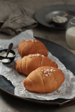 Tuzlu Ekmek ya da Shio Pan, Japon Deniz Tuzlu Ekmek Ekmeği ve Kristal Tuz Toplama 