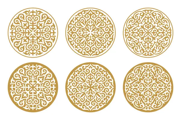Beyaz arkaplanda, Kazak tarzında izole edilmiş farklı altın süslemeleri olan vektör seti. Yuvarlak dekor iki varyantta, pozitif ve negatif. Antik göçebelerin ulusal modelinin elementleri