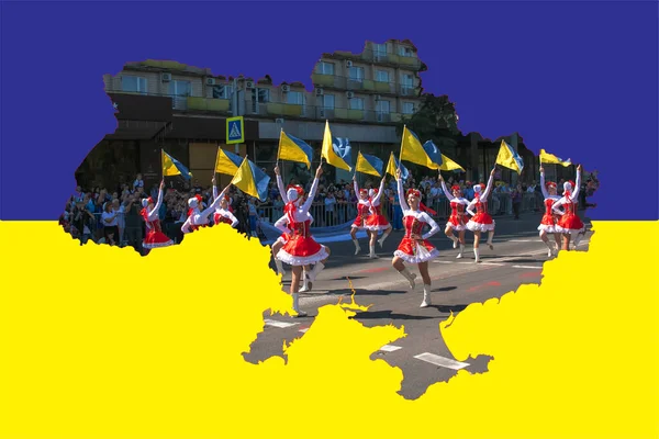 Днепр Украина 2021 Граждане Празднуют День Города Девушки Танцоры Размахивающими — стоковое фото