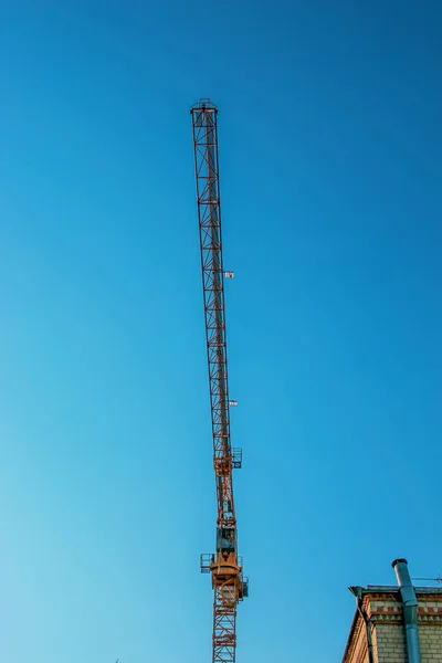 Construction Crane Blue Sky Real Estate Industry Crane Uses Lifting — Φωτογραφία Αρχείου