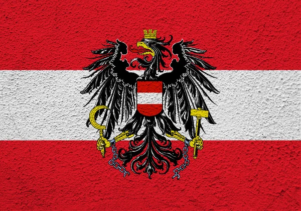 오스트리아의 국기와 배경에는 오스트리아의 문장이 새겨져 콜라주 — 스톡 사진