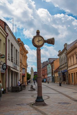 Nitra, Slovakya - 06.17.2022: Eski kentteki müzikal saat Nitra 'nın manzaralarından biridir.