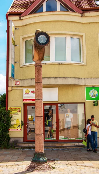 Nitra, Slovakya - 06.17.2022: Eski kentteki müzikal saat Nitra 'nın manzaralarından biridir.