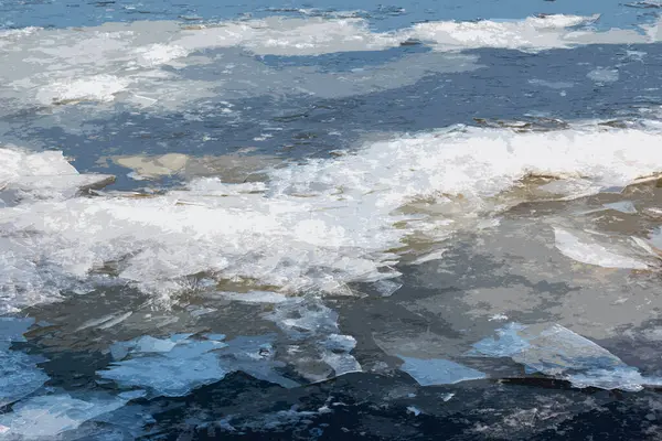 Lodowata Powierzchnia Rzeki Tekstura Lodu Pokryta Śniegiem Tło Zimowe — Zdjęcie stockowe