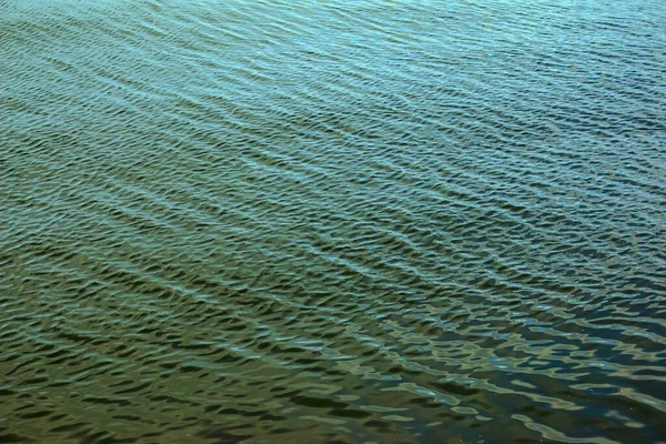 Abstrakter Hintergrund Des Flusswassers Das Unter Dem Einfluss Von Licht — Stockfoto