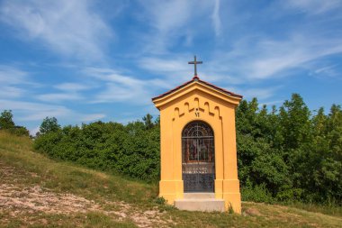 Nitra, Slovakya - 06.17.2022: Calvary in Nitra city with Zobor hill, Slovak Republic. Dini yer. Kültür Mirası.