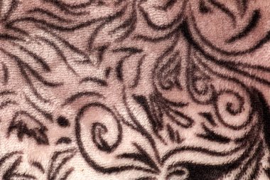 Leopar desenli yün kumaş yakın çekim deseni. Kürk giysilerinin yüzeyinde kahverengi-bej ve siyah çizgili tekrarlar, soyut doku arka planı.