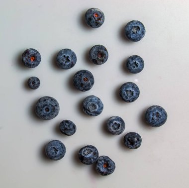 Arka plan olarak taze ham yaban mersini, üst görünümü