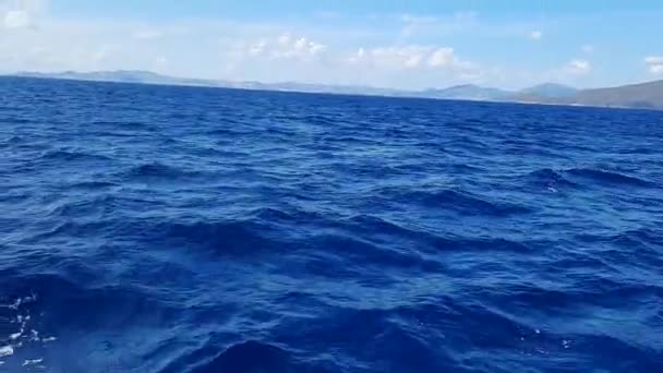 Summer Holiday Concept Endless Blues Aegean Sun Shines Brightly Reflected — Vídeo de stock