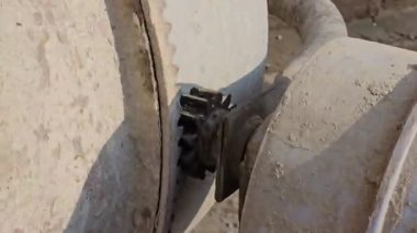 Küçük bir beton karıştırıcının dişli mekanizması..