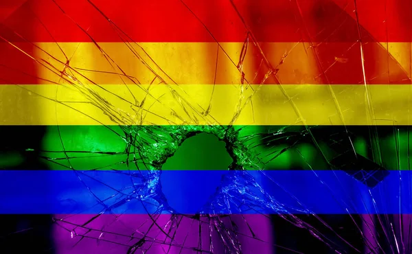 Kırık cam arka planda LGBT topluluğunun gururu. Raimbow eşcinsel kültür sembolü. Kavram kolajı. Gururun sembolü..