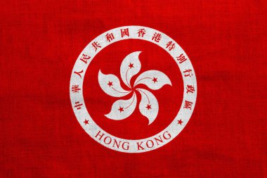 Hong Kong Özel Yönetim Bölgesi bayrağı ve arması dokulu bir arka planda. Kavram kolajı.