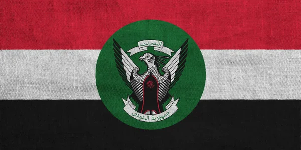 スーダン共和国の国旗と国章は テクスチャーされた背景にあります コンセプトコラージュ — ストック写真