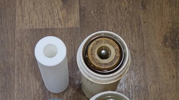 Trois Filtres Eau Usagés Avec Des Traces Saleté Argile Contaminants — Video