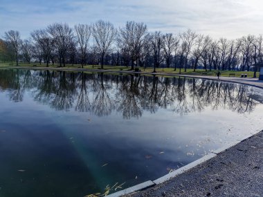 Washington, DC, ABD - 12.16.2023: Washington şehir merkezindeki Anayasa Bahçeleri Parkı.