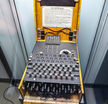 Washington, DC, ABD - 12.15.2023: Ulusal Kriptoloji Müzesi Sergisi.