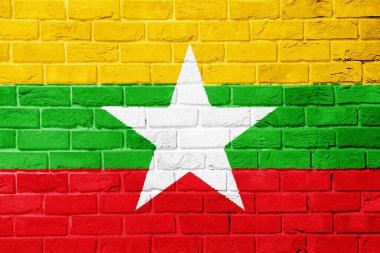 Myanmar Cumhuriyetinin bayrağı dokulu bir arka planda. Kavram kolajı.