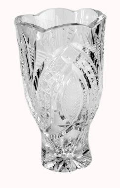 Beyaz arka planda boş kristal vazo. İzole et. Vazo 20. yüzyılın ortalarında yapıldı..