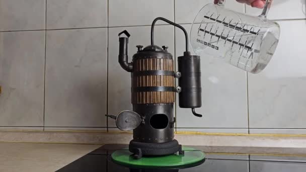 Proceso Destilación Del Vino Una Mini Destilería Utilizando Madera Volumen — Vídeos de Stock