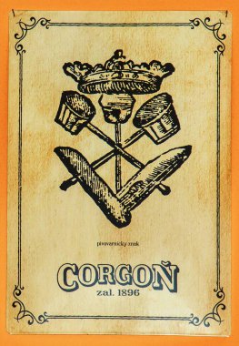 Nitra, Slovakya - 06.14.2022: Ünlü Slovak birası Corgon logosu.