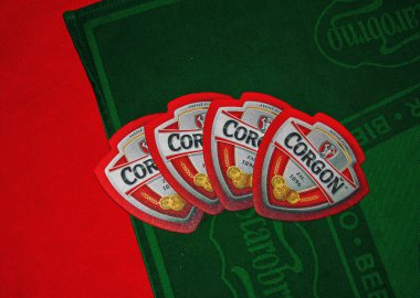 Nitra, Slovakya - 06.14.2022: Ünlü Slovak birası Corgon 'un logosu. Bira üreticilerinin silah kanunu.