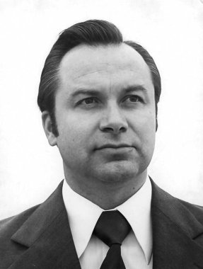 Ceket ve kravat takmış genç bir Sovyet 'in portresi. Eski, 1970 'ler.