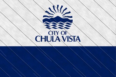 ABD 'nin Kaliforniya eyaletinin Chula Vista şehrinin bayrağı, ahşap bir çitin arka planında. Kavramsal kolaj.