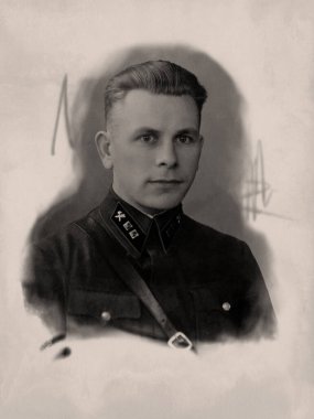 Askeri üniformalı bir gencin eski bir fotoğrafı. 1938 'lerde SSCB' de yapılmış Retro portre..