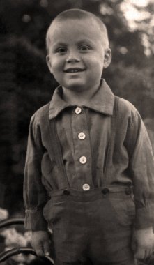 Gülümseyen bir çocuğun klasik fotoğrafı. 1942 'den kalma bir portre. İkinci Dünya Savaşı 'ndan fotoğraflar..