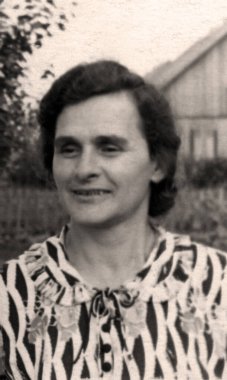 Orta yaşlı bir kadının klasik portresi. SSCB, Ukrayna SSR, Chasov Yar, 1955.
