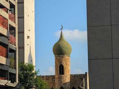 Cordoba, Arjantin - 03.27.2025: Cardinales Cofico kompleksi yakınlarındaki caminin kubbesi.