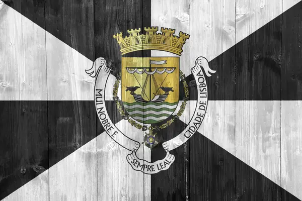 Portekiz 'in başkenti Lizbon' un tahta dokusu üzerine resmi bayrağı. Kavramsal kolaj.